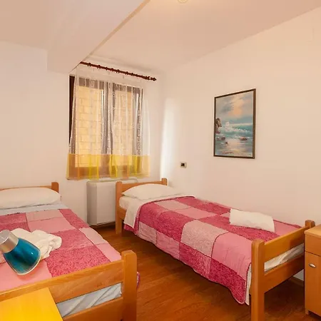 Loretta With Sea View Apartman Rabac