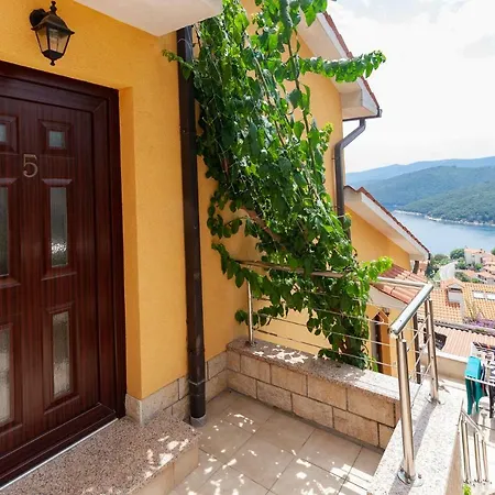 Loretta With Sea View Apartman Rabac