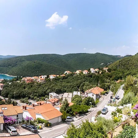 Loretta With Sea View Apartman Rabac